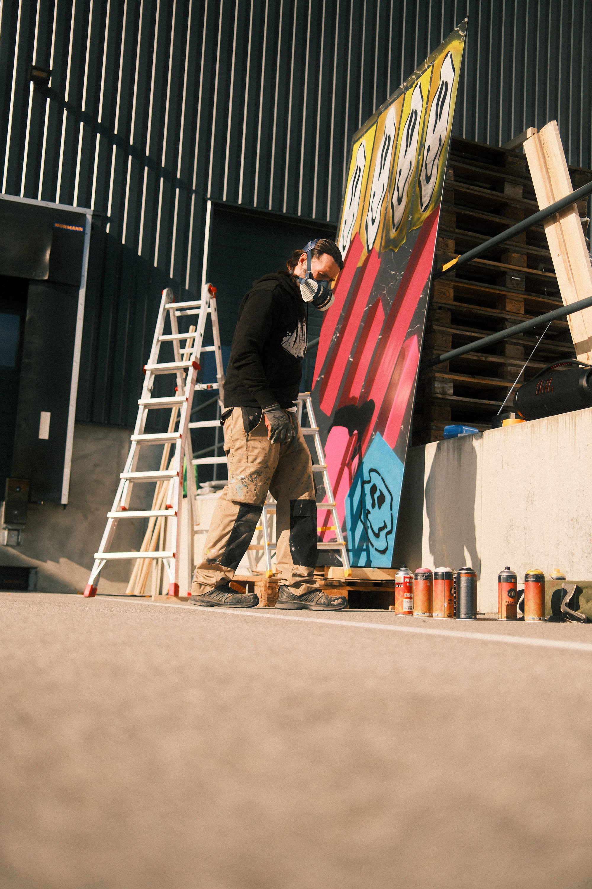 Film zum Projekt Video-Platzhalter: Loomit arbeitet am PEAK TIME Kunstwerk